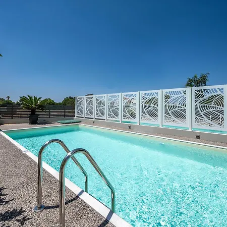 Kares With Private Pool By Estia * Kosz