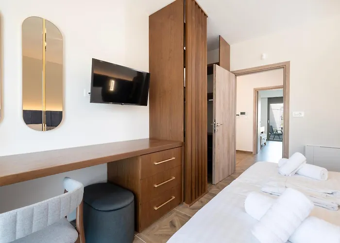 Kares With Private Pool By Estia Villa Kosz