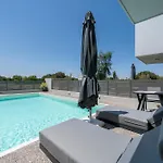 Villa Kares With Private Pool By Estia