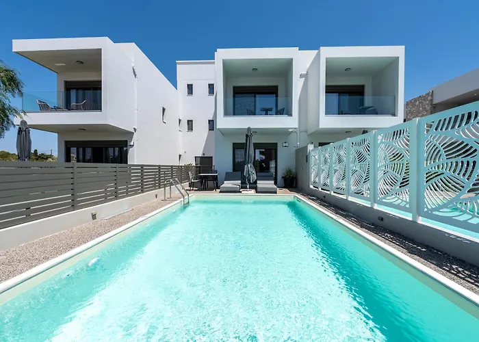 Kares With Private Pool By Estia Vila