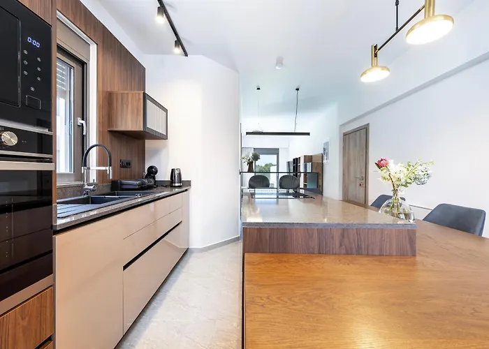 Kares With Private Pool By Estia Vila